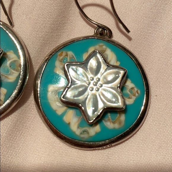 FINAL SALE PRICE. Pearl Shell Earrings. - Picture 3 of 4